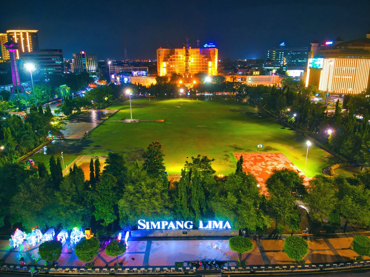 Wisata Simpang Lima Semarang